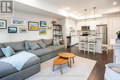 E403 - 52 Coles Avenue, Vaughan, ON - Indoor Photo Showing Living Room