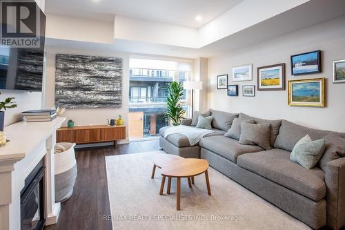 E403 - 52 Coles Avenue, Vaughan, ON - Indoor Photo Showing Living Room