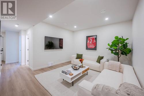 158 Deer Place Unit# 104, Penticton, BC - Indoor Photo Showing Living Room