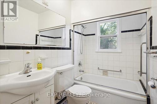 584 Lorne Street, Burlington, ON - Indoor Photo Showing Bathroom