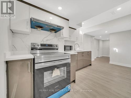 3 Crossmore Crescent, Cambridge, ON - Indoor Photo Showing Kitchen