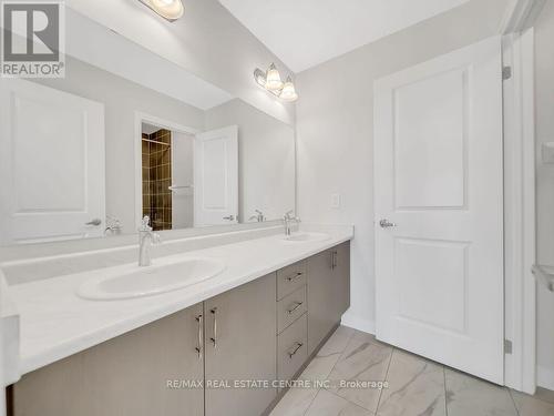 3 Crossmore Crescent, Cambridge, ON - Indoor Photo Showing Bathroom