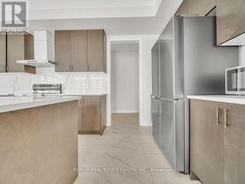 3 Crossmore Crescent, Cambridge, ON - Indoor Photo Showing Kitchen