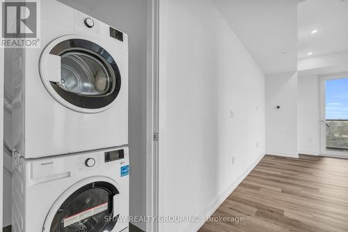 1906 - 15 Wellington Street S, Kitchener, ON - Indoor Photo Showing Laundry Room