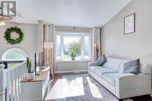 164 Mediterranean, Amherstburg, ON - Indoor Photo Showing Living Room