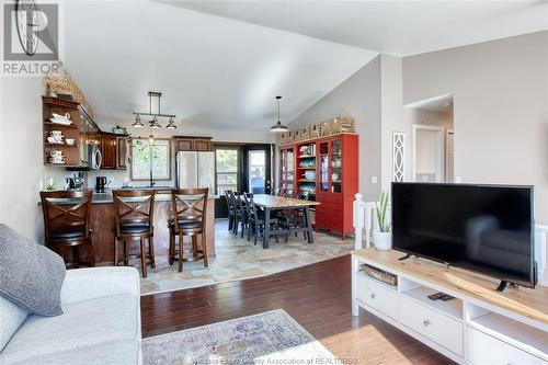 164 Mediterranean, Amherstburg, ON - Indoor Photo Showing Living Room