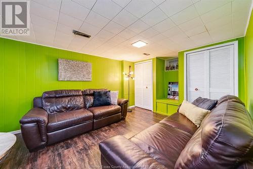 1863 Durham Place, Windsor, ON - Indoor Photo Showing Living Room