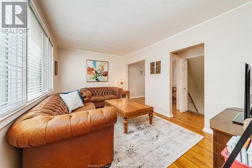 1863 Durham Place, Windsor, ON - Indoor Photo Showing Living Room