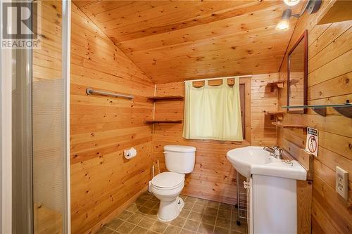 Bathroom of rental cottage - 538 Clear Lake Road, Rideau Lakes (817 - Rideau Lakes (South Crosby) Twp), ON 