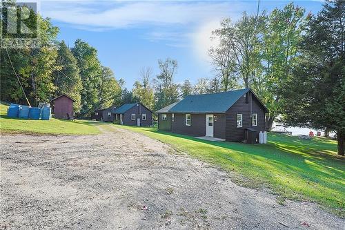 Rental cottages - 538 Clear Lake Road, Rideau Lakes (817 - Rideau Lakes (South Crosby) Twp), ON 