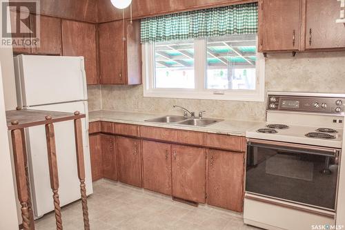 119 Kennedy Drive, Melfort, SK - Indoor Photo Showing Kitchen With Double Sink