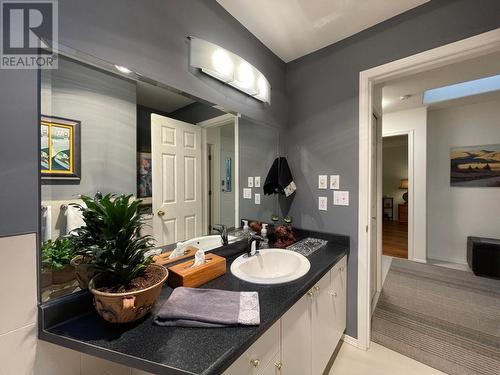 1220 Mill  Street Unit# 1, Nelson, BC - Indoor Photo Showing Bathroom