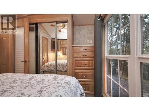 4858 Lynx Drive, Radium Hot Springs, BC - Indoor Photo Showing Bedroom