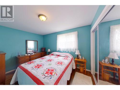 2720 Salmon River Road, Salmon Arm, BC - Indoor Photo Showing Bedroom