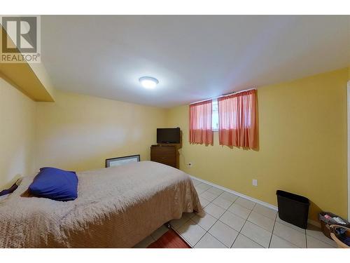 2720 Salmon River Road, Salmon Arm, BC - Indoor Photo Showing Bedroom