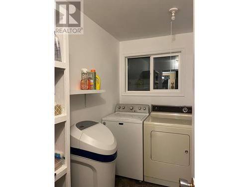 2720 Salmon River Road, Salmon Arm, BC - Indoor Photo Showing Laundry Room