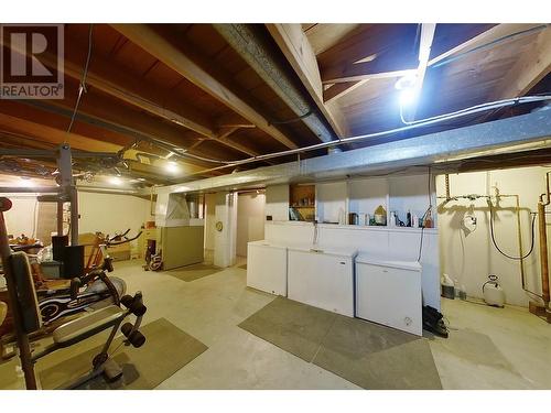 2720 Salmon River Road, Salmon Arm, BC - Indoor Photo Showing Laundry Room