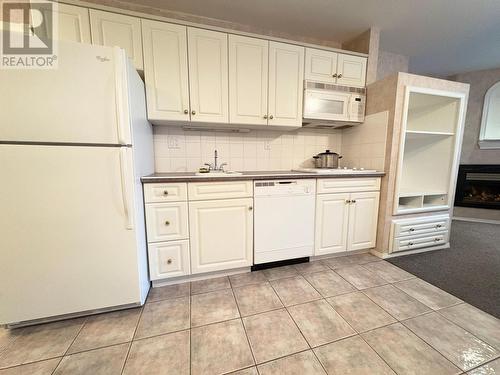 5052 Riverview Road Unit# 4006B, Fairmont Hot Springs, BC - Indoor Photo Showing Kitchen