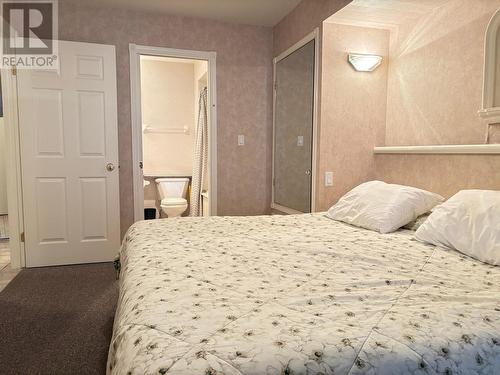 5052 Riverview Road Unit# 4006B, Fairmont Hot Springs, BC - Indoor Photo Showing Bedroom