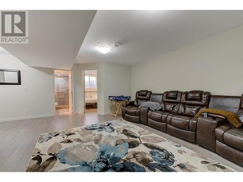 3515 Creekview Crescent, Westbank, BC - Indoor Photo Showing Living Room