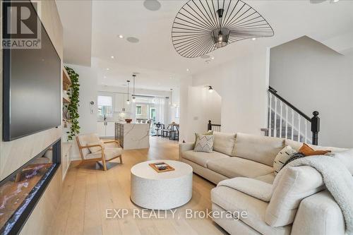 29 Rapids Lane, Hamilton, ON - Indoor Photo Showing Living Room