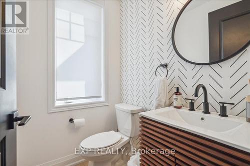 29 Rapids Lane, Hamilton, ON - Indoor Photo Showing Bathroom