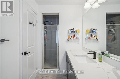 29 Rapids Lane, Hamilton, ON - Indoor Photo Showing Bathroom