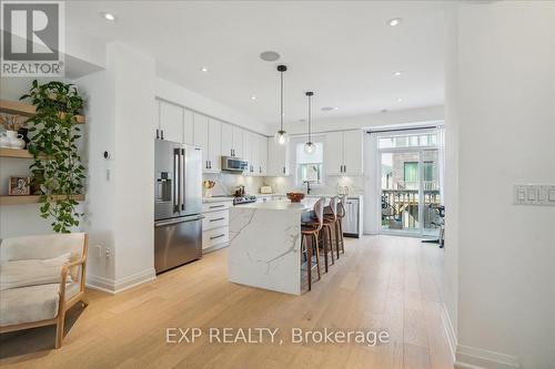 29 Rapids Lane, Hamilton, ON - Indoor Photo Showing Kitchen With Upgraded Kitchen