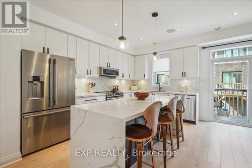 29 Rapids Lane, Hamilton, ON - Indoor Photo Showing Kitchen With Upgraded Kitchen