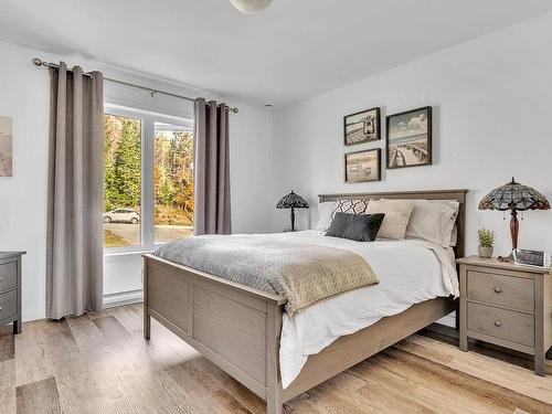 Master bedroom - 815  - 817 Rue Abraham, Morin-Heights, QC - Indoor Photo Showing Bedroom