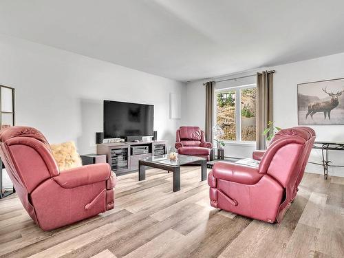 Living room - 815  - 817 Rue Abraham, Morin-Heights, QC - Indoor Photo Showing Living Room