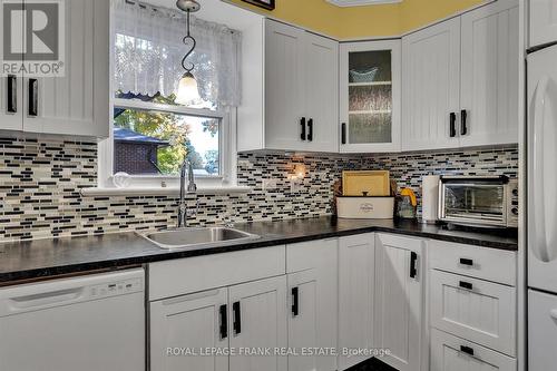 772 County Road 121, Kawartha Lakes (Fenelon Falls), ON - Indoor Photo Showing Kitchen