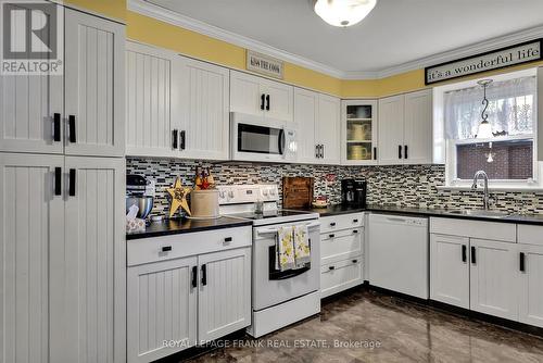 772 County Road 121, Kawartha Lakes (Fenelon Falls), ON - Indoor Photo Showing Kitchen