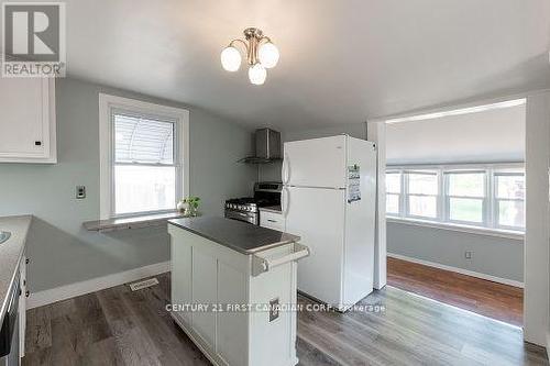 19 Empress Avenue, London, ON - Indoor Photo Showing Kitchen