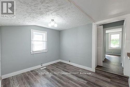 19 Empress Avenue, London, ON - Indoor Photo Showing Other Room