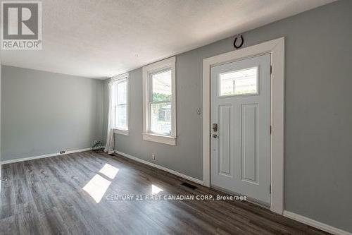 19 Empress Avenue, London, ON - Indoor Photo Showing Other Room