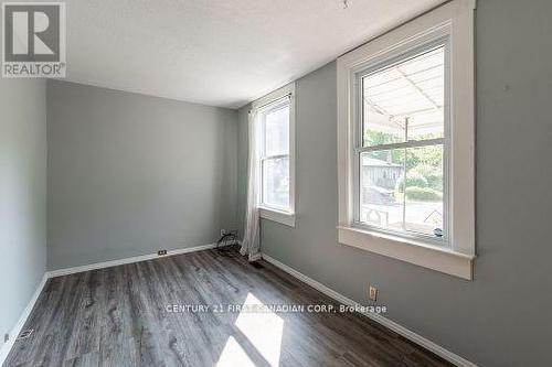 19 Empress Avenue, London, ON - Indoor Photo Showing Other Room