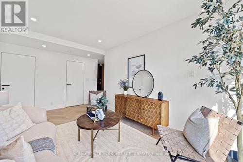 602 - 55A Avenue Road, Toronto, ON - Indoor Photo Showing Living Room