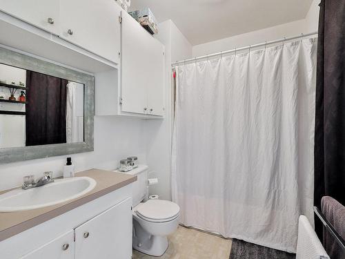 Bathroom - 144  - 146 Rue Lévis, Joliette, QC - Indoor Photo Showing Bathroom