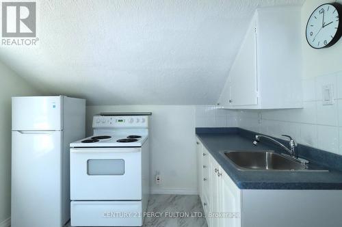 164 Centre Street N, Oshawa, ON - Indoor Photo Showing Kitchen