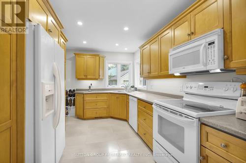 1282 Norman Avenue, London, ON - Indoor Photo Showing Kitchen