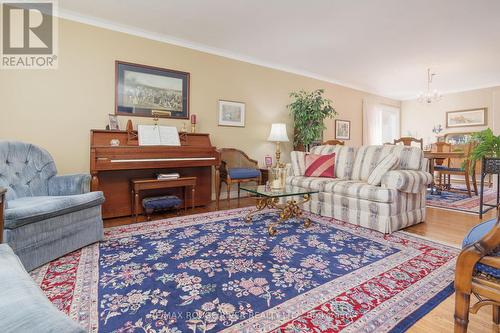 106 Charlottetown Boulevard, Toronto, ON - Indoor Photo Showing Living Room