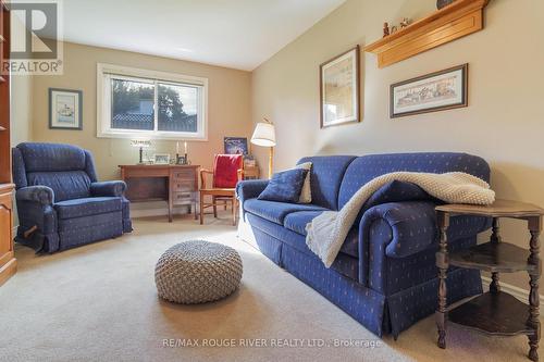 106 Charlottetown Boulevard, Toronto, ON - Indoor Photo Showing Living Room