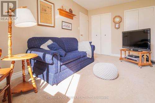 106 Charlottetown Boulevard, Toronto, ON - Indoor Photo Showing Living Room