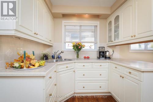 106 Charlottetown Boulevard, Toronto, ON - Indoor Photo Showing Kitchen