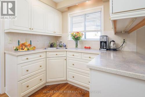 106 Charlottetown Boulevard, Toronto, ON - Indoor Photo Showing Kitchen