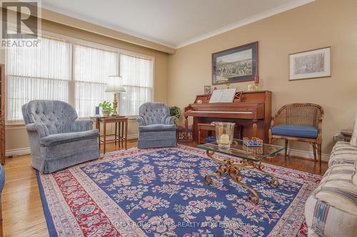 106 Charlottetown Boulevard, Toronto, ON - Indoor Photo Showing Living Room