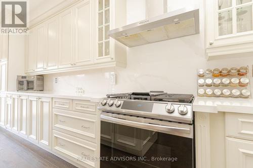 62 Bestview Crescent, Vaughan, ON - Indoor Photo Showing Kitchen With Upgraded Kitchen