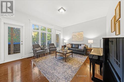 39 Josie Drive, Richmond Hill, ON - Indoor Photo Showing Living Room