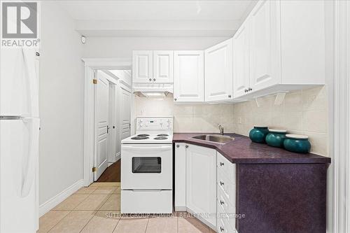 39 Josie Drive, Richmond Hill, ON - Indoor Photo Showing Kitchen